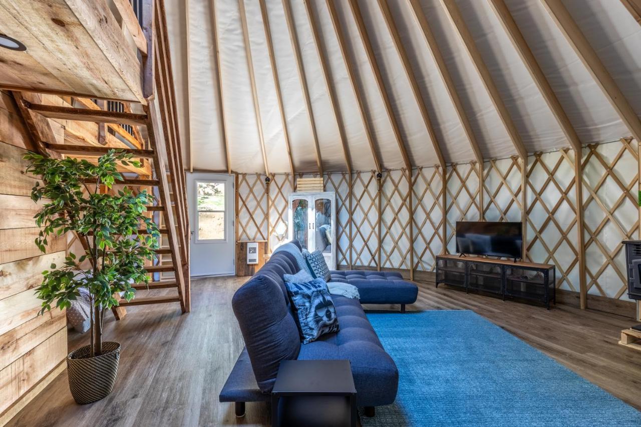 Yourtes Glamping Du Poisson Blanc Notre-Dame-du-Laus Exterior foto